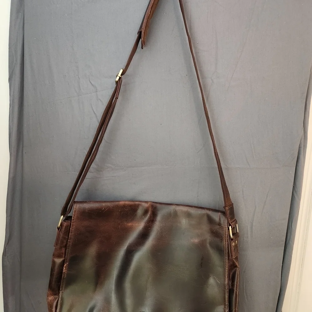 Elegant Brown Leather Men's Messenger Bag
